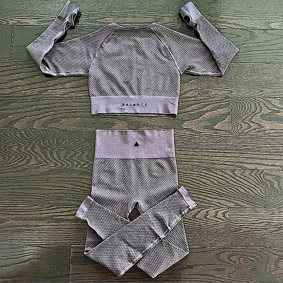 Balance Athletica Energy Long Sleeve Compression Crop Top & Leggings Set Quartz - Picture 4 of 16